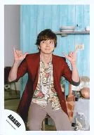 Arashi / Matsujun / Knee-Up / Sitting / Costume Red / Grey / Green / Mouth Closed / Eyes Left / Both Hands Thumb and Little Finger Standing / Background Blue / Official Official photo