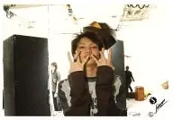 KAT-TUN/田中聖/横型・バストアップ・衣装黒・両手前でパー/公式生写真