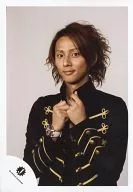 Kis-My-Ft2 / Taisuke Fujigaya / Upper body / Costume black / gold / two handed collar / Official Official photo