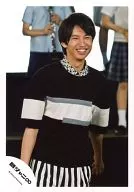 Kanjani Eight / Tadayoshi Okura / Above-the-knee ・ Costume black and white ・ Under both hands ・ Eyes right ・ Smile ・ Behind people / Official Official photo