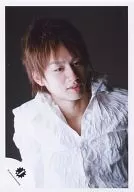 KAT TUN / Yuichi Nakamaru / Upper Body / White Shirt / Lower Right Eye / Black Background / Official Official photo