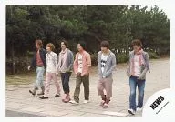 NEWS / Gather (6 people) / Horizontal, Whole, Walking, Eye-point left, Outdoor / Official Official photo