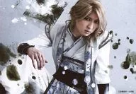 Yu Yoshioka (Kokoro-juku) / Yokogata (Horizontal type) / Hizajo (Knee-high type) / Character Costume white / black / blue / right knee-standing / Stage 「 FUSHIGI YUGI 」 Official Bromide