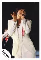 SeXyzone / Ken Nakajima Hito / Live Photo / Above the Knee / Costume White / Right Hand Par / Left Hand Microphone / Closed Eyes / Official Official photo