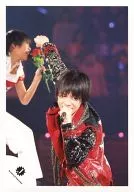 7 WEST/重冈大毅/现场照片·上半身·前屈·右手上·左手麦克风/官方生写真