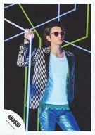 Arashi / Matsujun / Above-the-knee / Black costume / White / Striped pattern / Sunglasses / Right-hand stick / Black background / Official Official photo