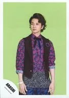 Arashi / Matsujun / Above Knees / Costume Pink. Blue / Best Brown / Under Both Hands / Green Background / Eye Point Left / Official Official photo