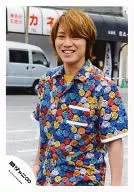 Kanjani Eight / Shodai Yasuda / Upper Body / Costume Blue Yellow Red / Body Diagonally Left Facing / Outdoor / Official Official photo