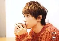 吉澤亮/橫型・豐胸・服裝紅・左向・雙手罩杯・視線上/雷魚的吉澤～20th Birthday～雷魚的挑戰照片SET咖啡篇