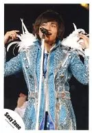 SeXyzone / Ken Nakajima Person / Live Photo / Knee-High / Costume Blue / Light Blue / Feather / Both Hands Lifted / Mouth Open / Eye Point Left / Microphone Stand / Background Black / Official Official photo