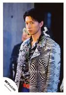 Kanjani Eight / Tadayoshi Okura / Upper Body / Costume White / Black / Body Facing Left / Official Official photo