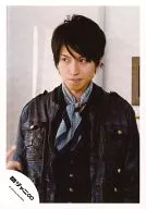 Kanjani Eight / Tadayoshi Okura / Upper Body / Costume Black / Necker Chief / Body Front / Eye Left / Official Official photo