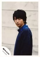 Kanjani Eight / Tadayoshi Okura / Upper Body / Costume Blue / Body Facing Left / Eye Right / Official Official photo