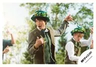 Kanjani Eight / Tadayoshi Okura / Horizontal, Upper body, Costume Khaki. Green, Cap, Necker Chief, fingers of both hands Height, Body Facing Right, Eyes Left, Yokoyama in the background / Official Official photo