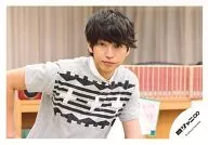 Kanjani Eight / Tadayoshi Okura / Horizontal ・ Costume Gray ・ Black ・ White ・ Right Hand Bend ・ Front View / Official Official photo