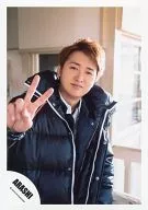 Arashi / Satoshi Ohno / Upper Body / Jacket black and white / Right Hand Piece / Neck Tilted / Mouth Closed / Official Official photo