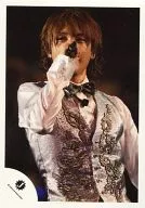 Kis-My-Ft2 / Yuta Tamamori / Live Photo / Upper Body / Costume White / Silver / Best Right Hand Microphone / Official Official photo