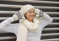 Ryusei Ryo/Horizontal, Busto para cima, Traje branco, Chapéu de malha, Silenciador, Luvas, Lado direito, Rosto com ambas as mãos, Lado, Fundo cinza / Official photo Set Ver. 6