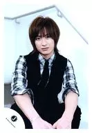 Kis-My-Ft2 / toshiya Miyata / Knee-up, sitting, costume black and white check, tie, logo "J" / Official Official photo