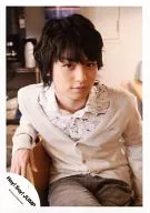 Hey! Say! JUMP / Kei Inoo / Knee-Up / Sitting / Costume Black and White / Right Hand Parr / Eye Front / Official Official photo