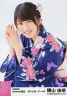 横山由依/膝上·蹲下·双手合十/AKB48 2015年8月度net shop限定个别生写真「2015.08」