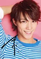 ☆ Kyosuke Hamao / with handwritten signature, Bust Up, Costume Blue, White, Stripes, Right Hand Head, Smile, Teeth Show, Background Pink / Event Sale Official photo