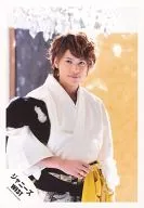 Johnny's West / Chugen Junta / Upper Body / Costume White / Black / Yellow / Hakama / Right Hand Stomach / Camera Line / Official Official photo