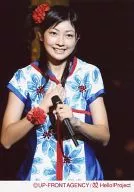 Berryz Kobo / Yurina Kumai / Live Photo / Upper Body / Costume Blue / White / Red / Left Hand Microphone / Right Hand Breast / Background Black / Official Official photo