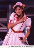 Berryz Kobo / Yurina Kumai / Live Photo / Above the Knee / Costume White. Orange. Red / Check Pattern / Left Hand Microphone / Right Hand Index Finger Standing / Face Tilt / Official Official photo