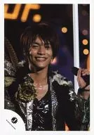 B.A.D./中間淳太/ライブフォト・バストアップ・衣装黒・花飾り・歯見せ・左手マイク/公式生写真