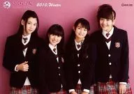 Sakura Gakuin / Gathering (4 persons) / Horizontal type Knee-up / Right-facing / Black costume. Uniform / Pink background / 2010. Winter / Official Official photo