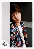 Johnny's West / Ryusei Fujii / Upper Body / Costume Floral Pattern / Wall Leaning / Body Facing Right / Neck Leaning / Official Official photo