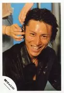 Kanjani Eight / Shodai Yasuda / Bust up / Costume black / Necklace / Smile / Hair and hands / Official Official photo