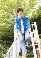 Daisuke Hirose / Body, Costume Blue, Hand Grip, Right Foot Front, Stairs, From Under Camera / Smart Boys DVD "Snow-moon Flower Scramble - Student Dorm is Not Allowed to Fall in Love? -" Release Commemorative Event Venue Bromide