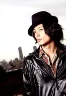 久保田悠来/上半身衣服黑色花朵图案项链帽子/活动限定生写真