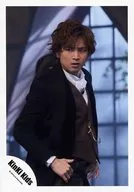 KinKi Kids / Koichi Domoto / Above-the-knee ・ Costume black and white ・ Both hands waist ・ Body facing right ・ Eye left / Official Official photo