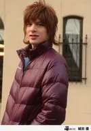 D-BOYS / Yu Shirota / Upper Body / Costume Purple / Down Jacket / Left Facing / Building White / Official Official photo