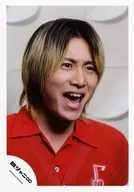 Kanjani Eight / Shodai Yasuda / Bust up / Costume red / Right facing / Mouth open / Background white / Official Official photo