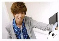 Johnnys Jr. / Yuta Jinguji Temple / Horizontal, Upper body, Costume gray blue white, Left front, Smile / Official Official photo