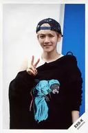 EXO-K/BAEKHYUN (ベッキョン) / Bust-up / Vestuario negro / Mano derecha / Sombrero / Postal everysing Tamaño Official photo