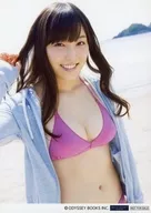 モーニング娘。’15 /譜久村聖/上半身・水色のパーカー・水着ピンク・右手髪・2Lサイズ/写真集「譜久村聖 かがやき」ワニブックスオンラインストア 先行予約特典生写真