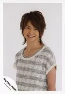 Hey! Say! JUMP / Daiki Arioka / Upper body / Costume white gray / Striped pattern / Body facing left / Eye looking right / Smile / Background white / Official Official photo