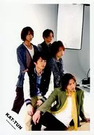 KAT TUN / Gathering (5 people) / Sitting above knees, right eyes, in front of Taguchi, standing knees / Official Official photo