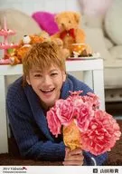 D2 / Yuki Yamada / Upper Body / Costume Blue / Face Down / Flowers in Hand / Mouth Open / 「 2014 Valentine 」 / Official Official photo