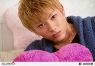 D2 / Yuki Yamada / Horizontal / Busto hacia arriba / Azul de vestuario / Cuello / Cojín frontal / "2014 Valentine" / Official photo oficial