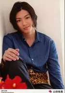 D2 / Yuki Yamada / Knee-Above, Costume Blue, Leopard Pattern, knee raising, Right Knee, Front Flower,' 2013.04' / Official Official photo