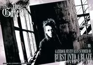 The GazettE/葵/橫型・上半身・服裝黑・背景窗/GAZEROCK FESTIVAL IN SUMMER 08 BURST INTO A BLAZE