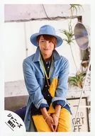 Johnny's West / Junta Chugen / Above-the-knee / Sitting / Costume light blue / yellow / Matching both hands / Cap / "ラッキィィィィィィィ 7" Jacket / Official Official photo