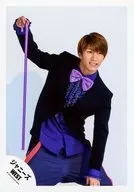 Johnny's West / Takahiro Hamada / Above-the-knee ・ Costume black purple ・ Right-hand stick ・ Eye-right / "ラッキィィィィィィィ 7" Jacket / Official Official photo