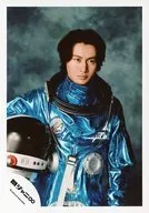 Kanjani Eight / Shodai Yasuda / Upper Body / Blue Silver Costume / Right Hand Helmet / Eye View / Gray Background / "Kanjani Eight's Genki Out CDs!" Jacket / Official Official photo